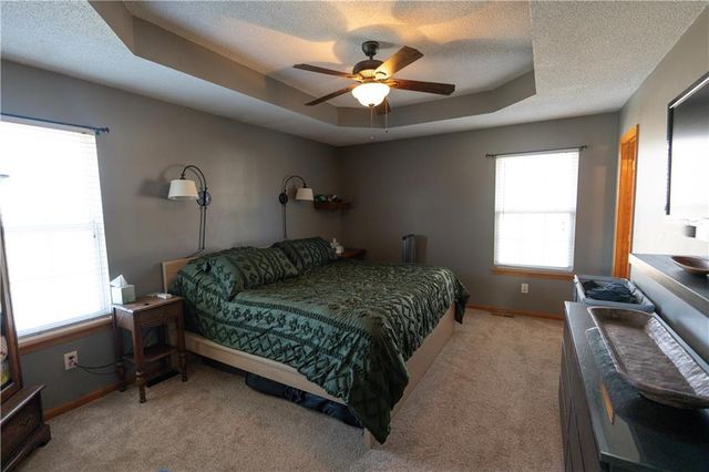 320 Shenandoah Drive, Raymore, MO 64083