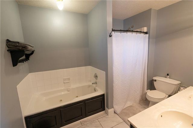 320 Shenandoah Drive, Raymore, MO 64083