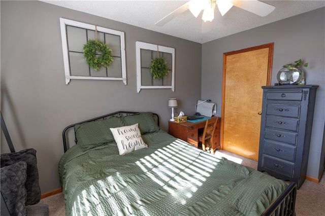 320 Shenandoah Drive, Raymore, MO 64083