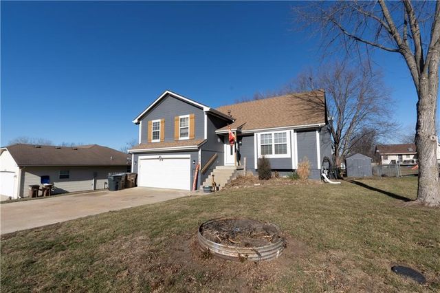 320 Shenandoah Drive, Raymore, MO 64083
