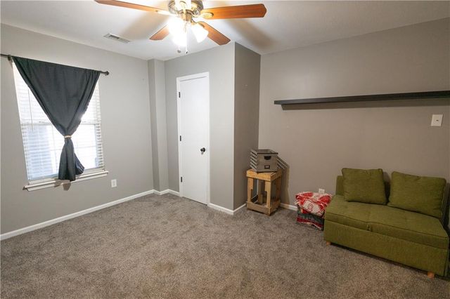 320 Shenandoah Drive, Raymore, MO 64083