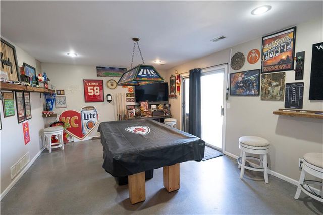 320 Shenandoah Drive, Raymore, MO 64083