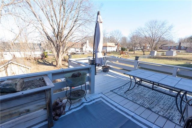 320 Shenandoah Drive, Raymore, MO 64083