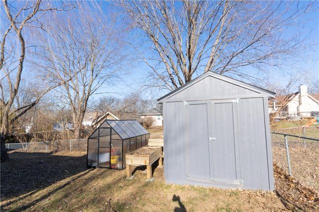 320 Shenandoah Drive, Raymore, MO 64083