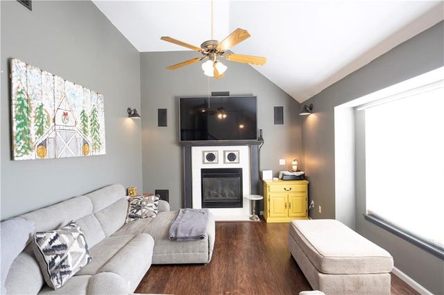 320 Shenandoah Drive, Raymore, MO 64083