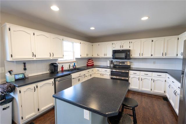 320 Shenandoah Drive, Raymore, MO 64083