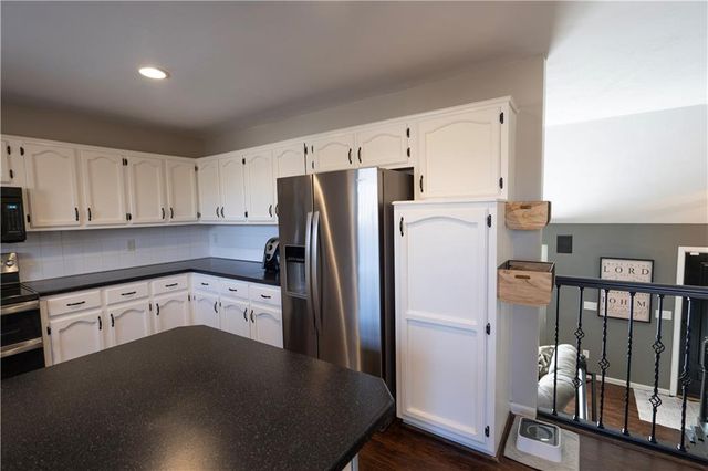 320 Shenandoah Drive, Raymore, MO 64083