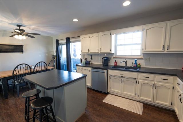 320 Shenandoah Drive, Raymore, MO 64083