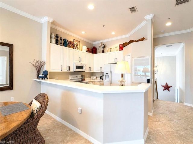 1262 Sweetwater LN 1505, Naples, FL 34110