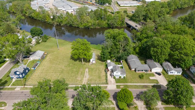 810 S Constantine Street, Three Rivers, MI 49093