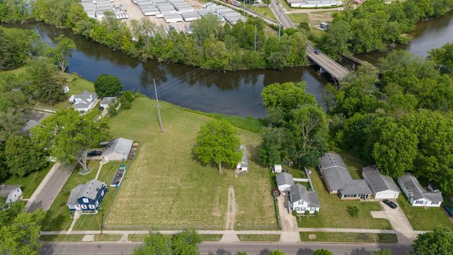 810 S Constantine Street, Three Rivers, MI 49093