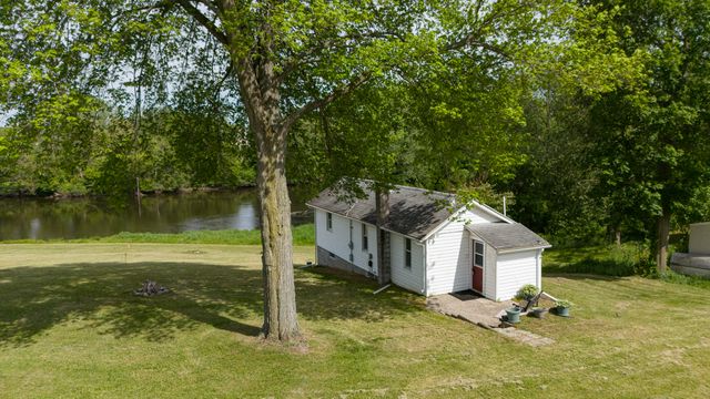810 S Constantine Street, Three Rivers, MI 49093