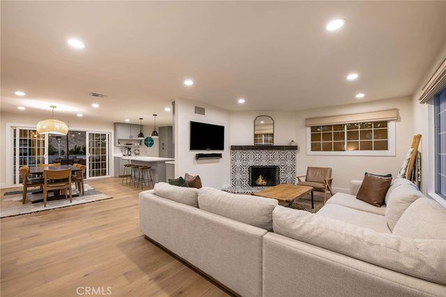 7112 Darnoch, West Hills, CA 91307