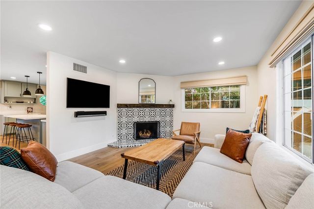 7112 Darnoch, West Hills, CA 91307