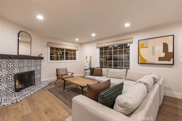 7112 Darnoch, West Hills, CA 91307