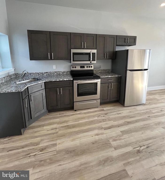 1131 S 52ND ST, Philadelphia, PA 19143