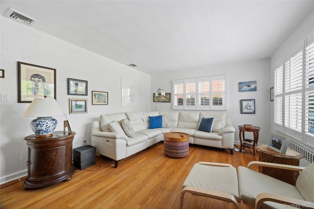 18 Devon Place, Staten Island, NY 10301