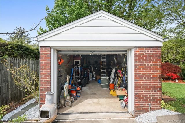 18 Devon Place, Staten Island, NY 10301