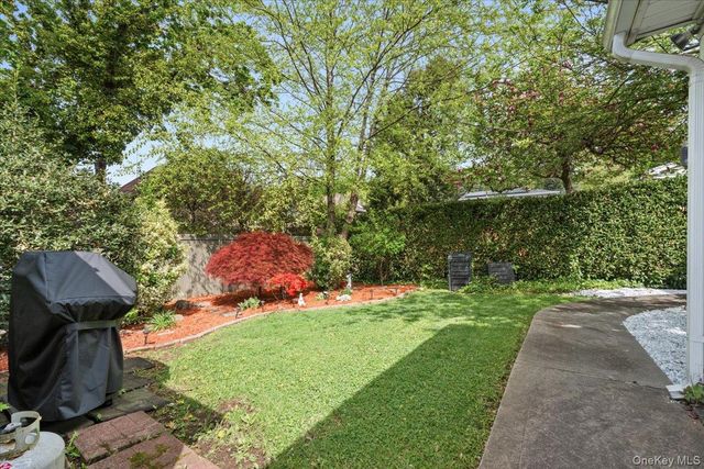 18 Devon Place, Staten Island, NY 10301