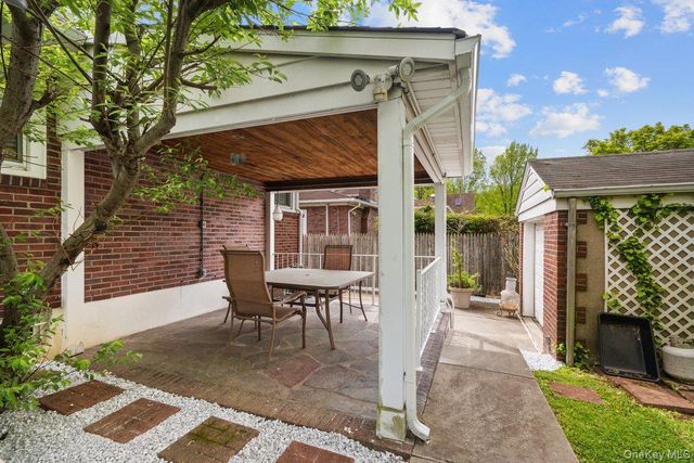 18 Devon Place, Staten Island, NY 10301