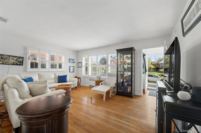 18 Devon Place, Staten Island, NY 10301