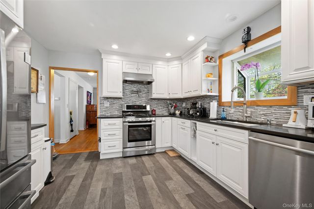 18 Devon Place, Staten Island, NY 10301