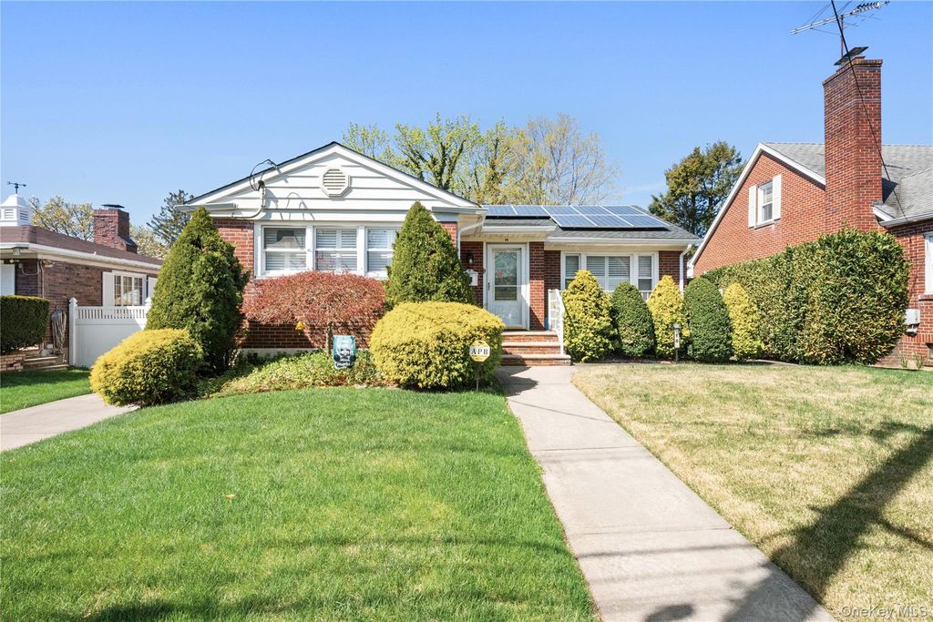 18 Devon Place, Staten Island, NY 10301