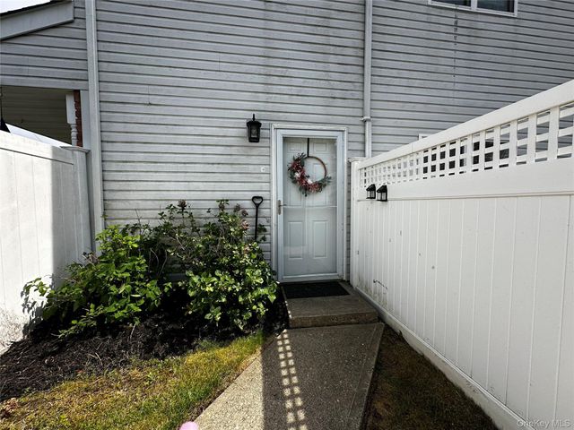 18 green Place, South Setauket, NY 11720