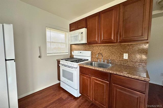 18 green Place, South Setauket, NY 11720