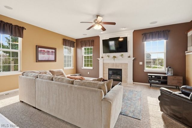 214 Gatwick Grove Circle, Wadsworth, OH 44281