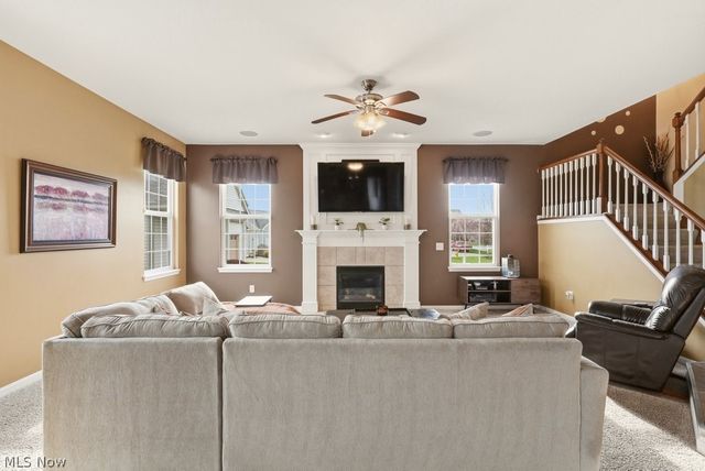 214 Gatwick Grove Circle, Wadsworth, OH 44281