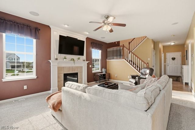 214 Gatwick Grove Circle, Wadsworth, OH 44281