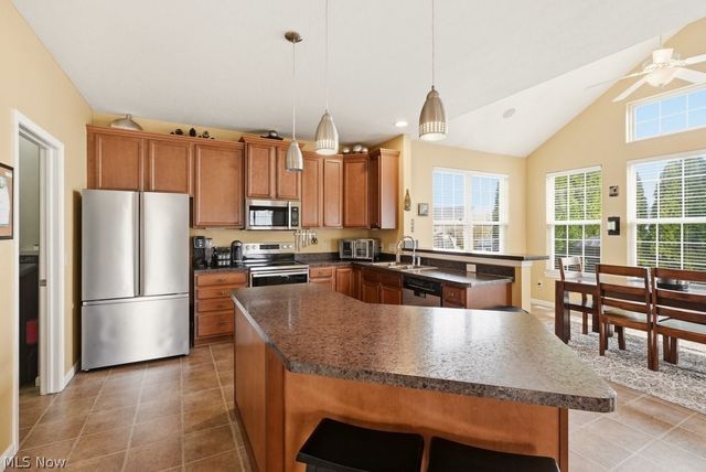 214 Gatwick Grove Circle, Wadsworth, OH 44281