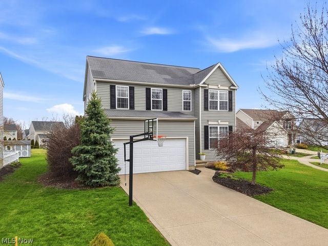 214 Gatwick Grove Circle, Wadsworth, OH 44281