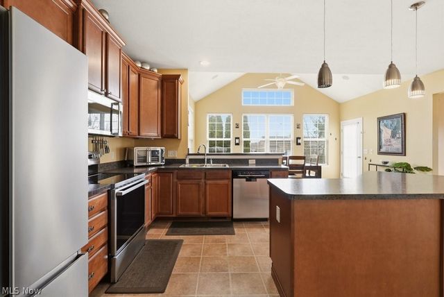 214 Gatwick Grove Circle, Wadsworth, OH 44281