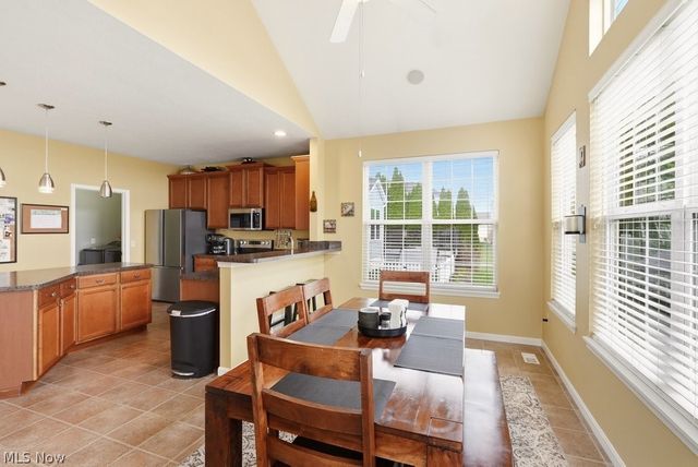 214 Gatwick Grove Circle, Wadsworth, OH 44281