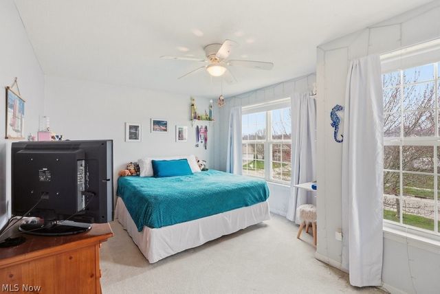 214 Gatwick Grove Circle, Wadsworth, OH 44281