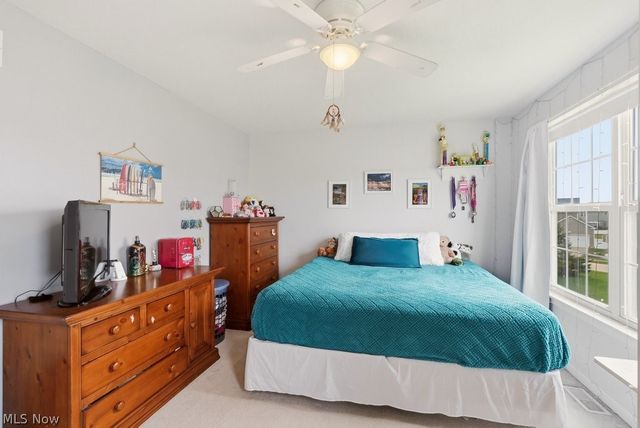 214 Gatwick Grove Circle, Wadsworth, OH 44281