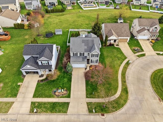 214 Gatwick Grove Circle, Wadsworth, OH 44281