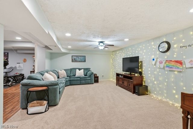 214 Gatwick Grove Circle, Wadsworth, OH 44281