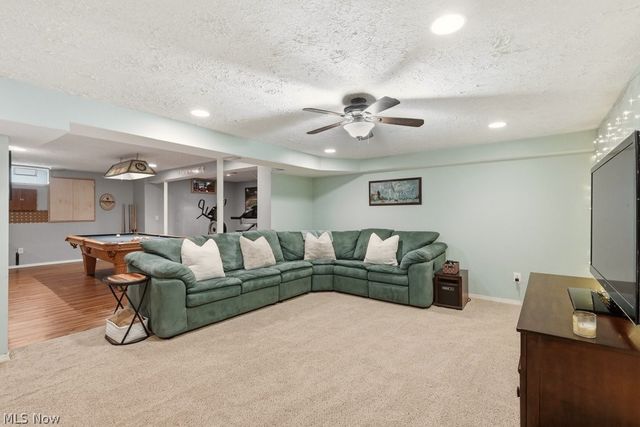 214 Gatwick Grove Circle, Wadsworth, OH 44281