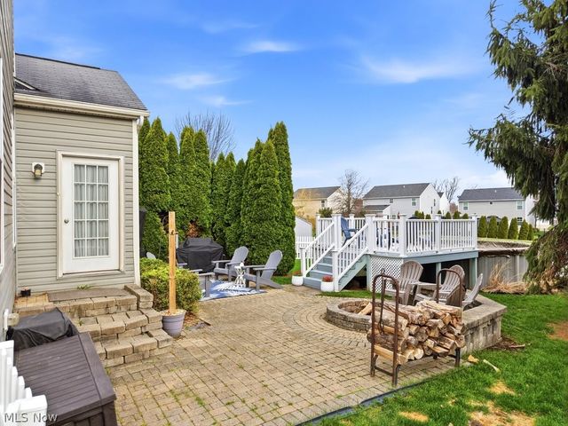 214 Gatwick Grove Circle, Wadsworth, OH 44281