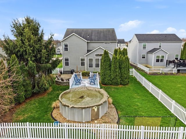 214 Gatwick Grove Circle, Wadsworth, OH 44281