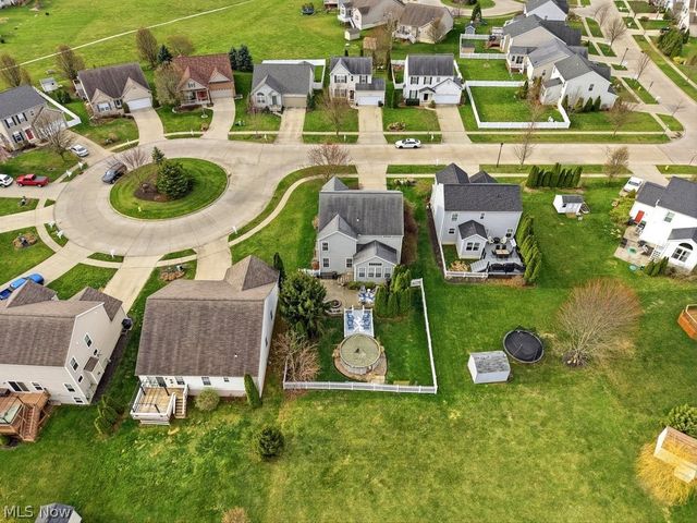 214 Gatwick Grove Circle, Wadsworth, OH 44281