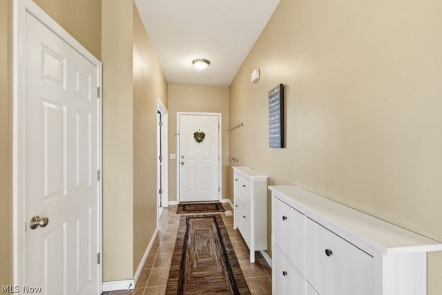 214 Gatwick Grove Circle, Wadsworth, OH 44281