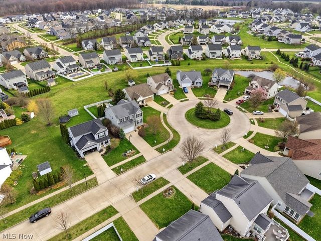 214 Gatwick Grove Circle, Wadsworth, OH 44281