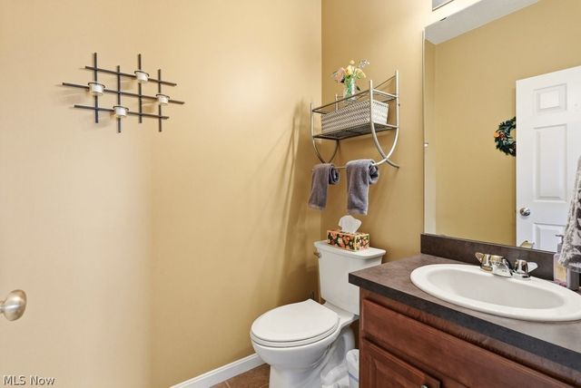 214 Gatwick Grove Circle, Wadsworth, OH 44281