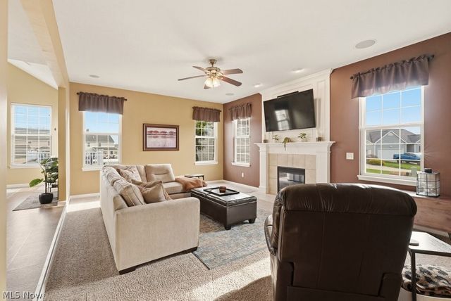 214 Gatwick Grove Circle, Wadsworth, OH 44281