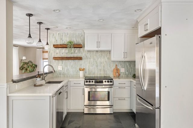 12 Campmeeting Rd, Topsfield, MA 01983