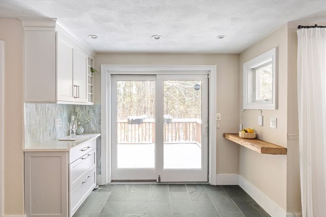 12 Campmeeting Rd, Topsfield, MA 01983